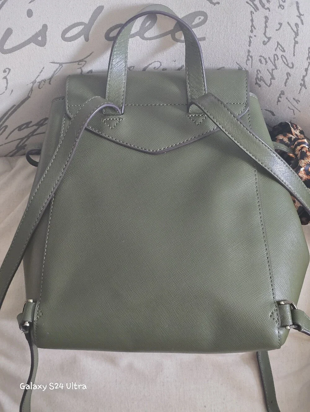 Kate Spade NY Lizzie Med Flap Backpack in a green saffiano leather EUC w/ Scarf
